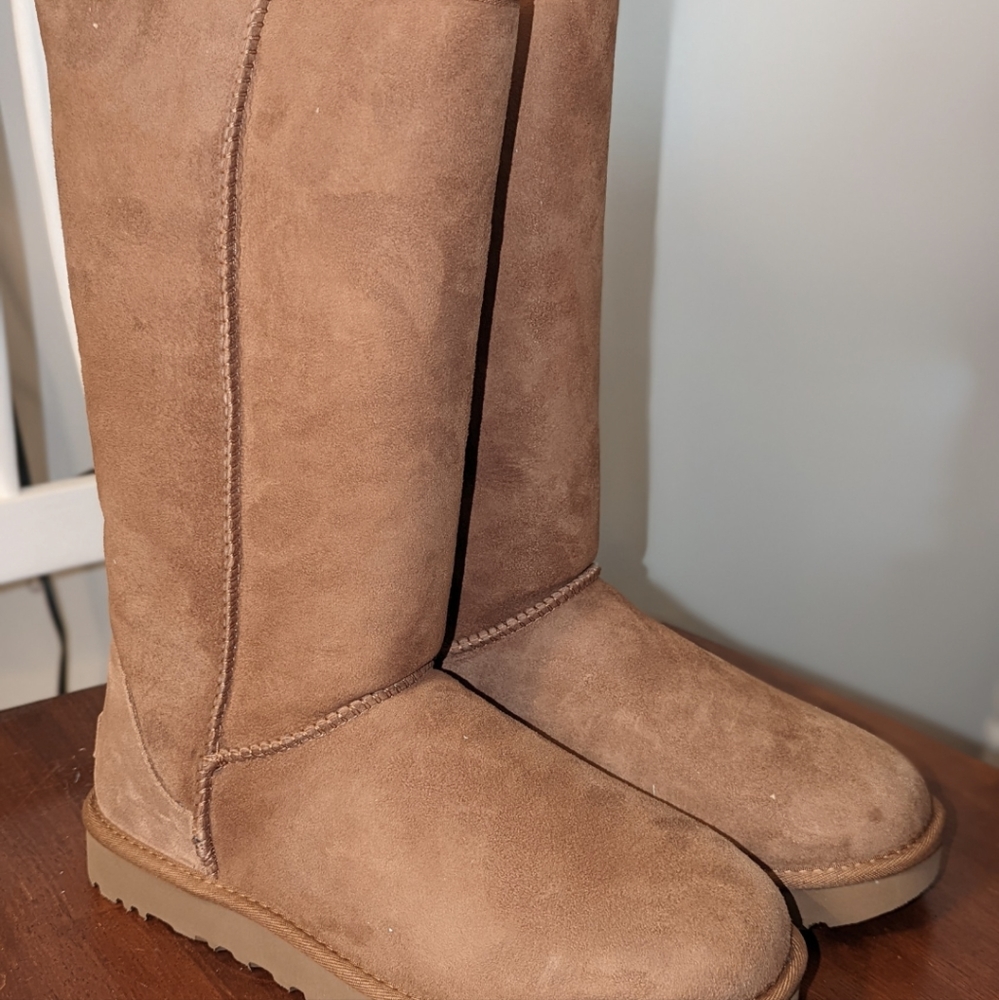UGG Boots - 9 - M - Chestnut